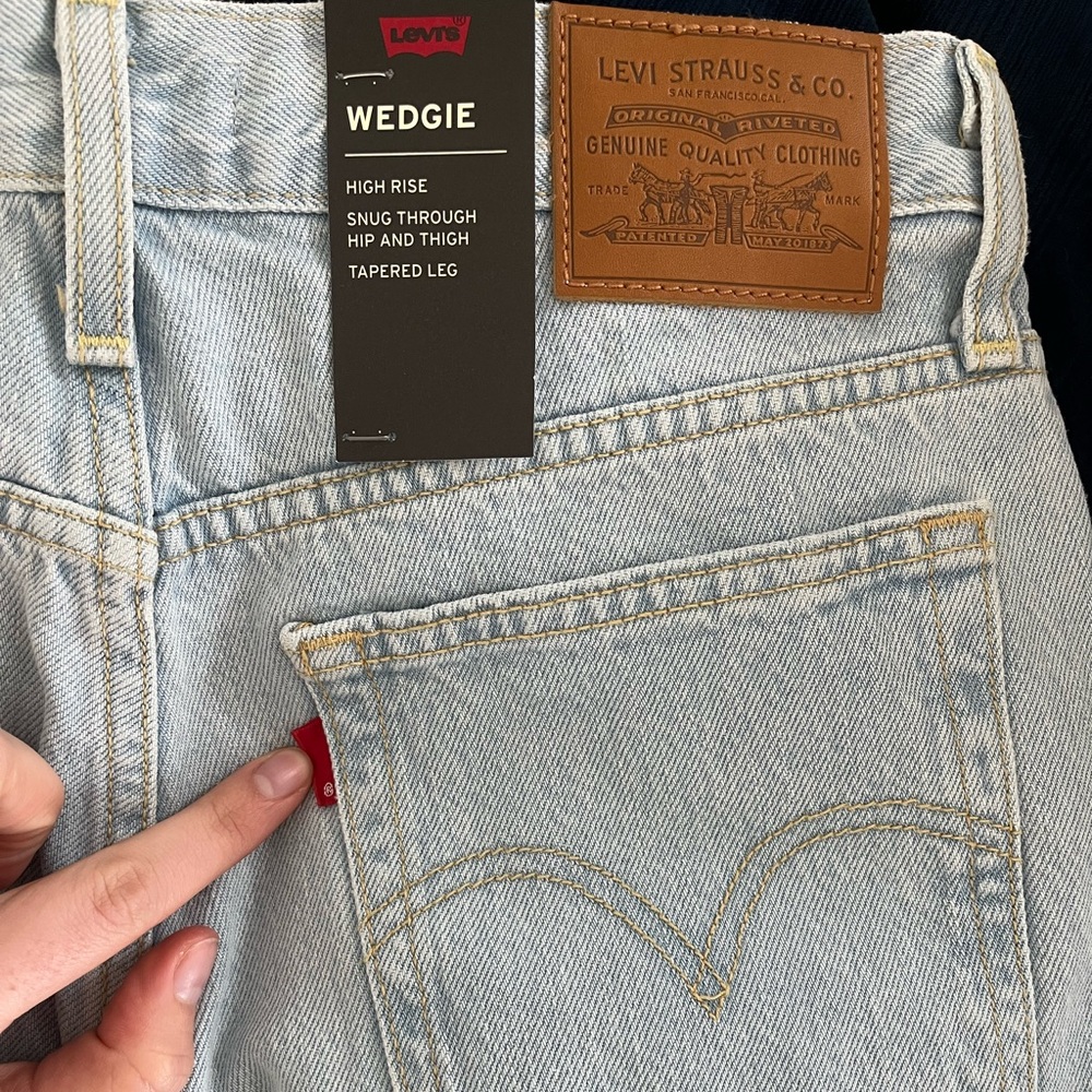 $20 ALL LEVIS ⭐️ Levi’s wedgie fit jean in signal lost - light wash - Picture 13 of 13